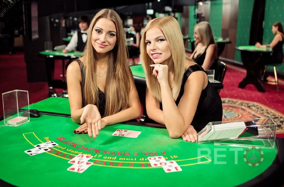 Suasana meja kasino live dengan dealer dan tampilan permainan real-time